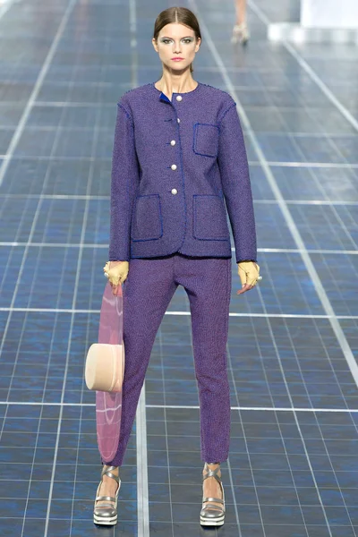 Look 50